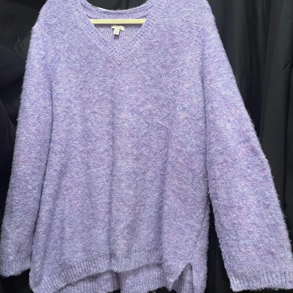 Sweater - Picture 1 of 4